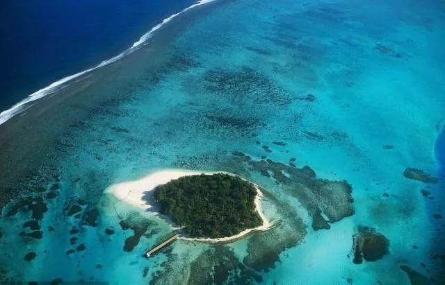 利物浦新赛季主场球衣谍照：融入大量YNWA元素图案